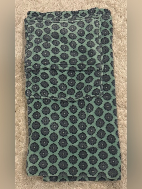 Vera Bradley Other - Vera Bradley Fleece Travel Blanket w/Built in Pocket to transform to a Pillow